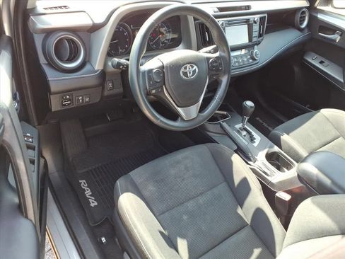 Used 2018 Toyota RAV4 XLE AWD/4WD image 18