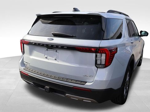 Used 2025 Ford Explorer Active w/ Active Comfort Package AWD/4WD image 16