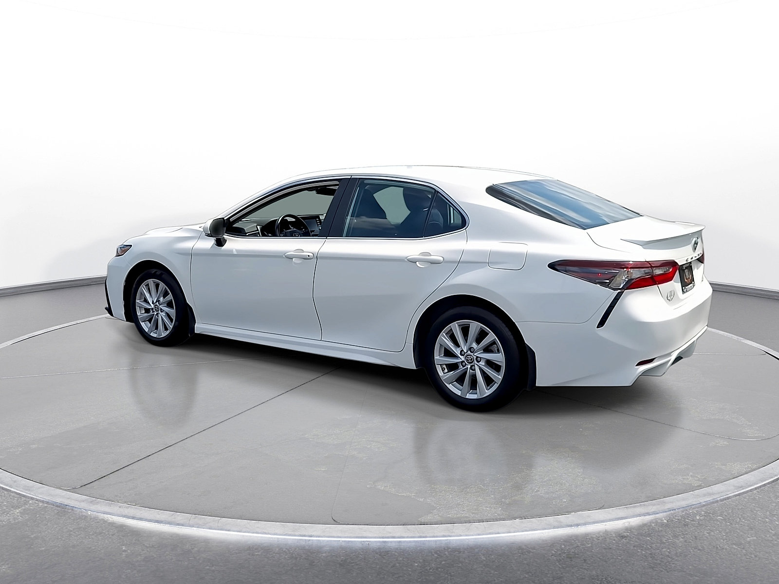 Used 2024 Toyota Camry SE FWD image 6
