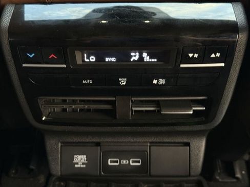 Used 2023 Acura MDX SH-AWD w/ Technology Package image 31
