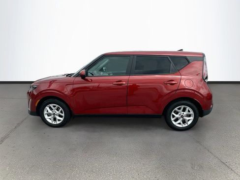 Used 2023 Kia Soul LX w/ LX Technology Package FWD image 4
