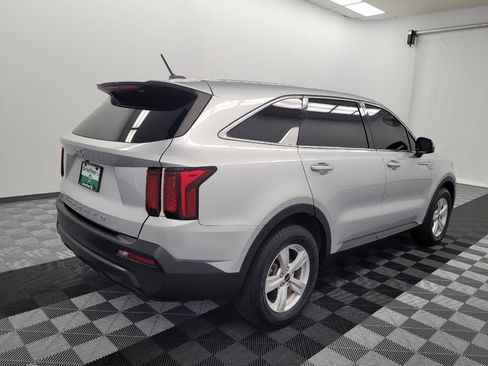 Used 2022 Kia Sorento LX FWD image 9