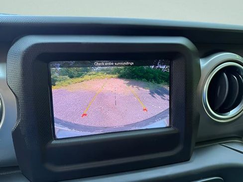 Used 2020 Jeep Wrangler Unlimited Sahara AWD/4WD image 8