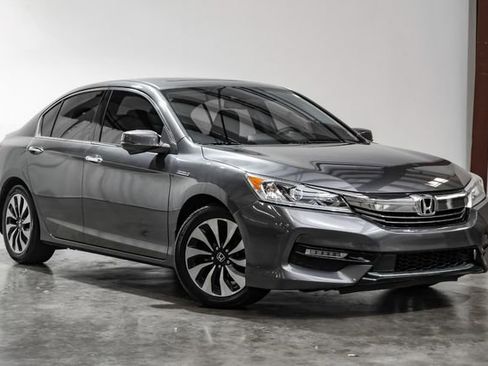 Used 2017 Honda Accord EX-L image 11