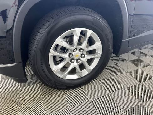 Used 2021 Chevrolet Traverse LT FWD image 24