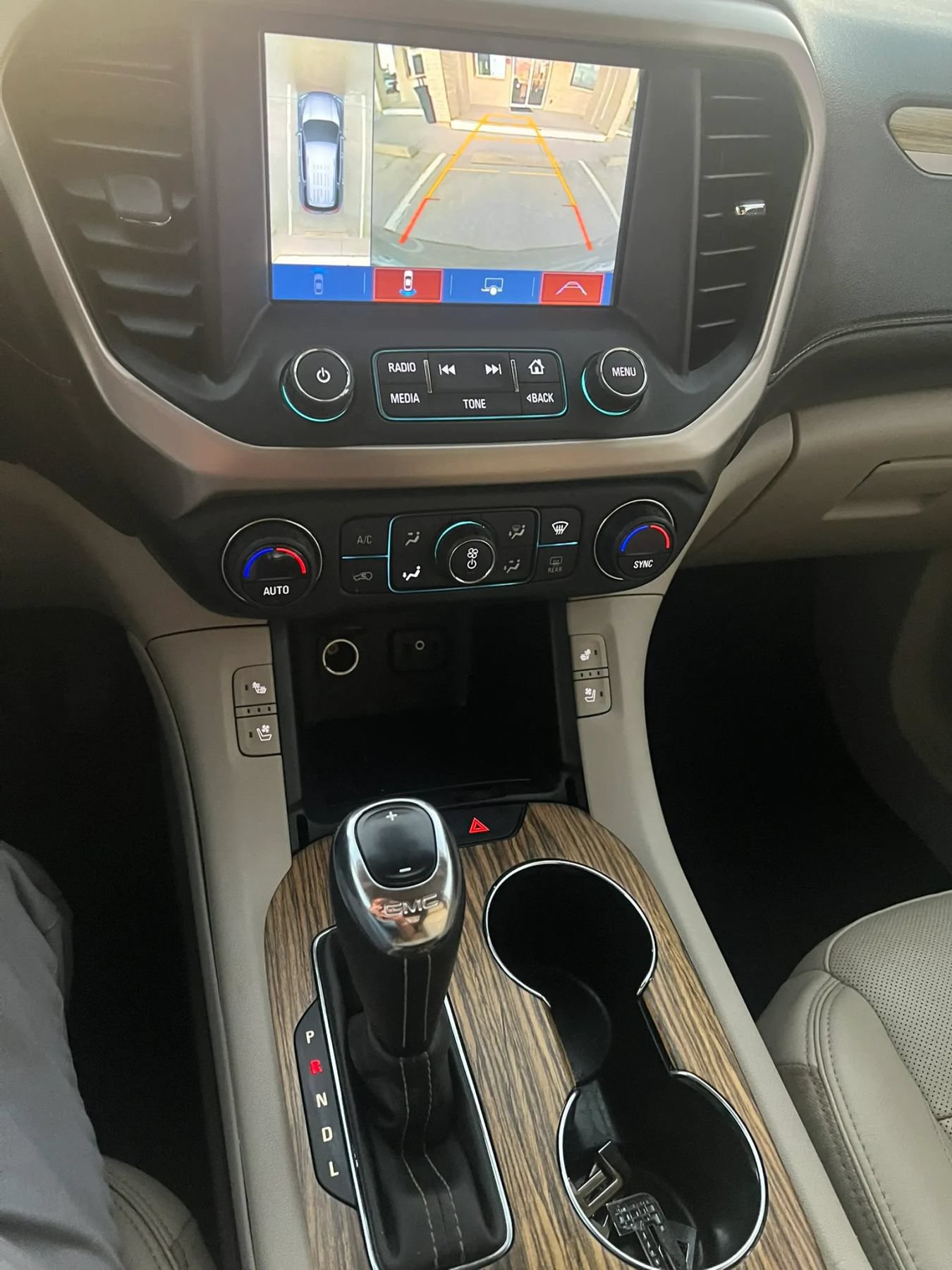 Used 2019 GMC Acadia Denali w/ Technology Package AWD/4WD image 21