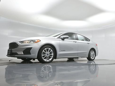 Certified 2019 Ford Fusion SE FWD image 43
