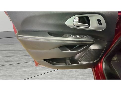 Used 2022 Chrysler Pacifica Touring-L w/ S Appearance Package AWD/4WD image 10
