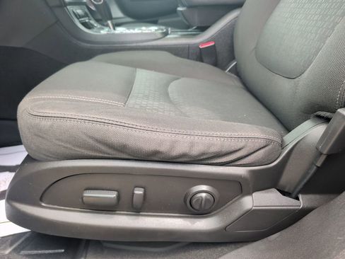 Used 2016 GMC Acadia SLE AWD/4WD image 9