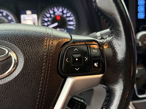 Used 2016 Toyota Sienna XLE w/ XLE Navigation Package FWD image 17