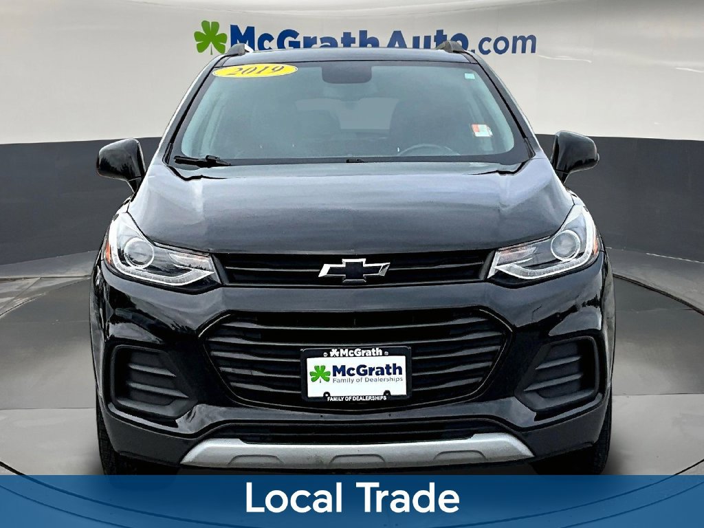 Used 2019 Chevrolet Trax LT w/ Sun & Sound Package AWD/4WD image 2