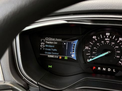 Used 2020 Ford Fusion SE FWD image 29