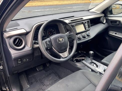 Used 2018 Toyota RAV4 LE image 14