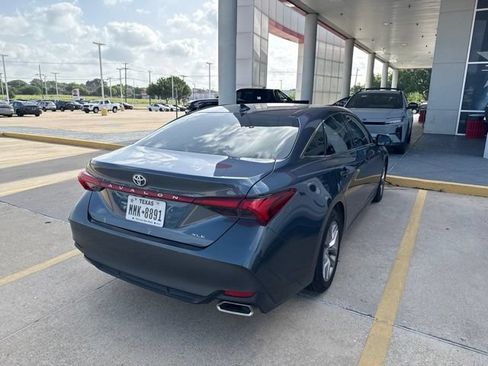 Used 2019 Toyota Avalon XLE w/ Moonroof Package FWD image 8