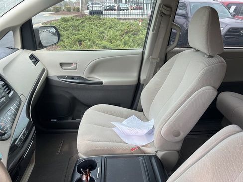 Used 2013 Toyota Sienna LE image 8