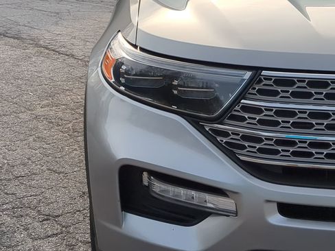 Certified 2022 Ford Explorer Limited w/ Equipment Group 301A image 8