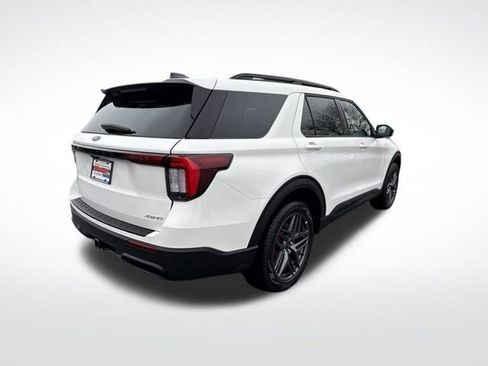 Used 2025 Ford Explorer ST-Line w/ ST-Line Street Pack image 5