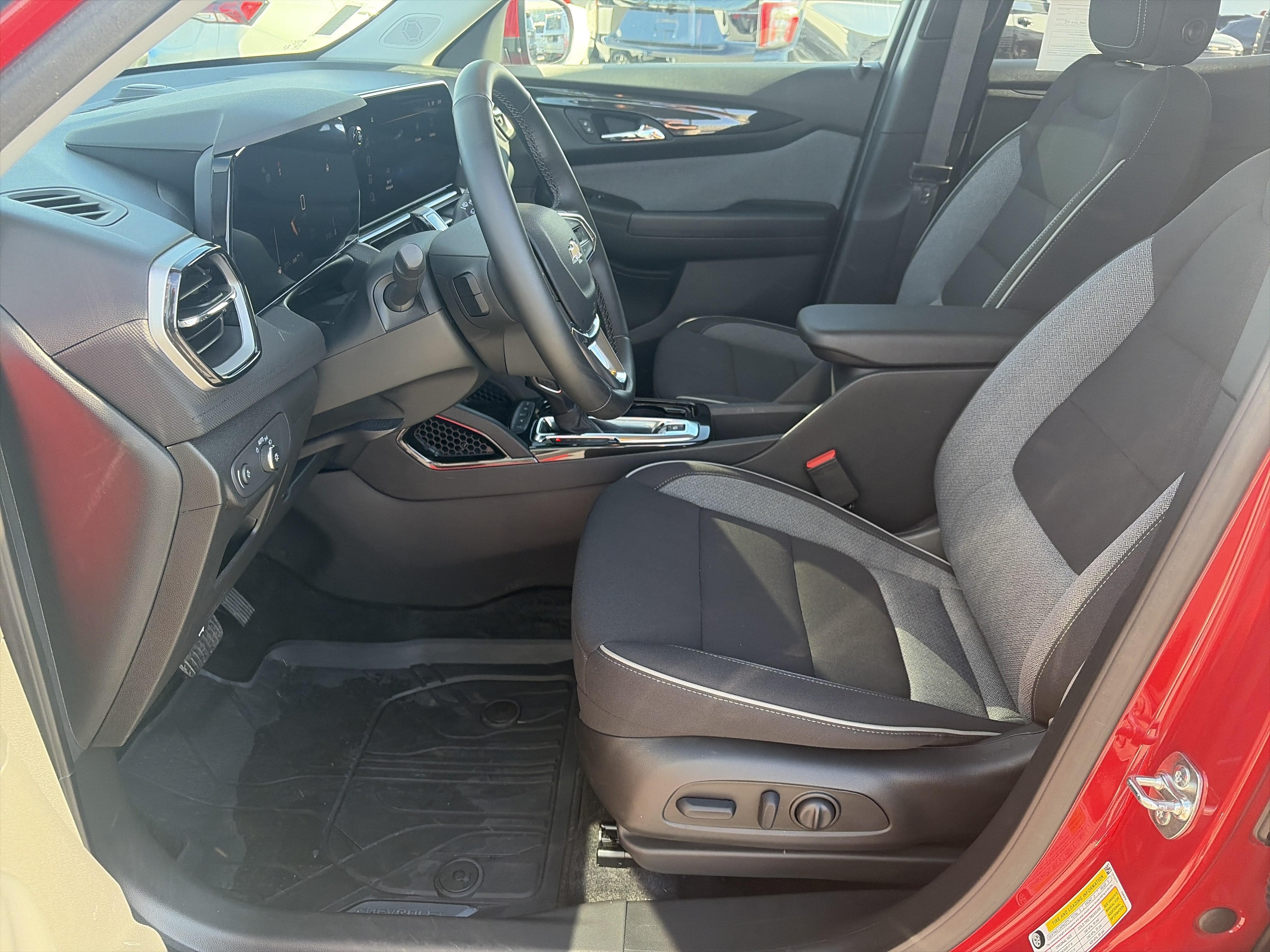 Used 2026 Chevrolet TrailBlazer LT w/ Convenience Package AWD/4WD image 5