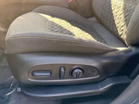 Used 2022 Chevrolet Equinox LT image 25