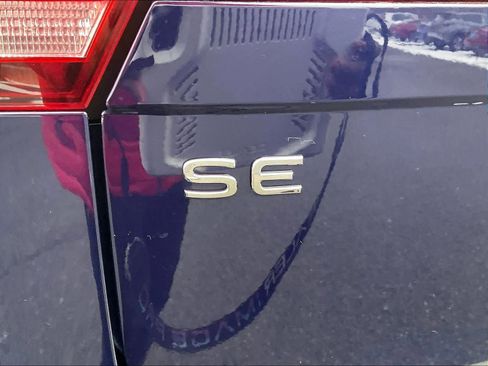 Used 2022 Volkswagen Tiguan SE image 27