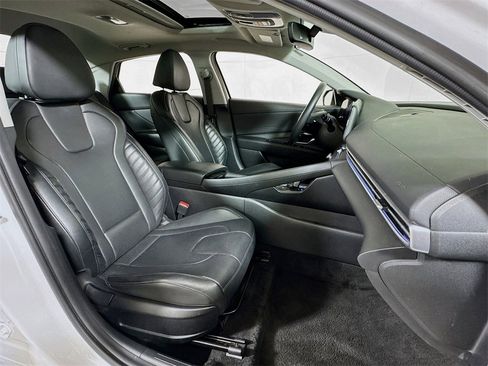 Used 2024 Hyundai Elantra Limited image 28