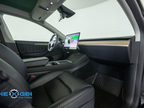 Used 2023 Tesla Model Y Long Range AWD/4WD image 40