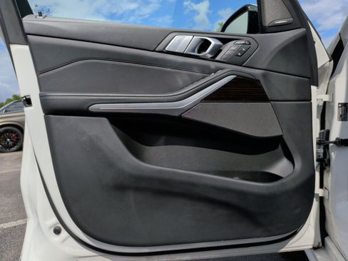 Used 2021 BMW X7 M50i w/ Dynamic Handling Package image 26