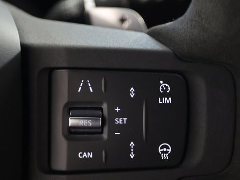 Used 2024 Land Rover Defender 90 V8 image 23