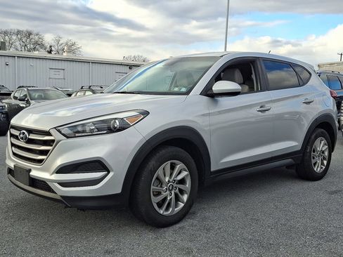 Used 2018 Hyundai Tucson SE image 1