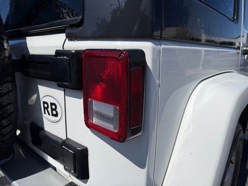 Used 2015 Jeep Wrangler Unlimited Sahara w/ Connectivity Group image 14