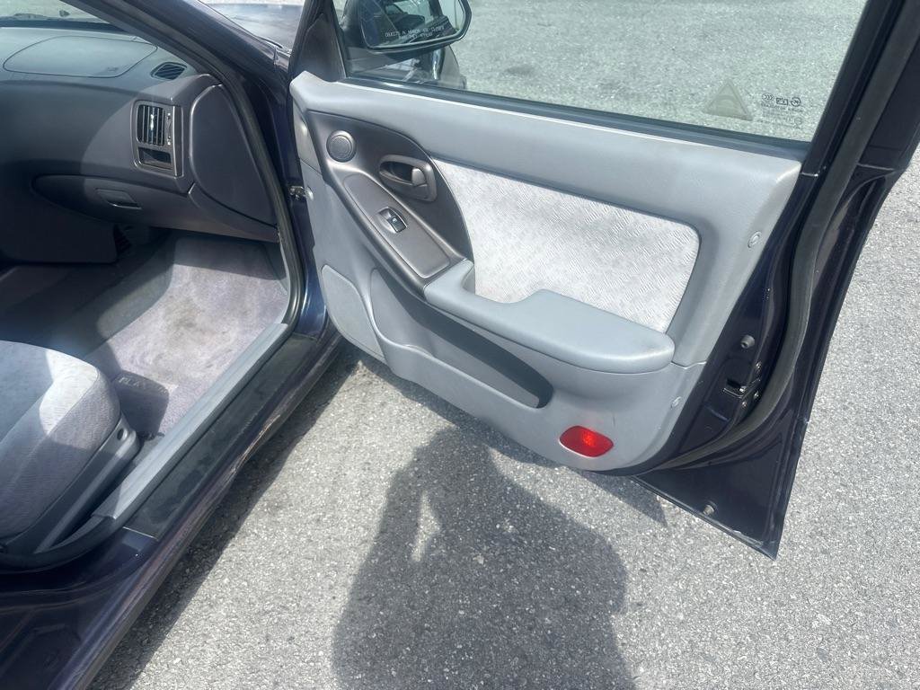 Used 2005 Hyundai Elantra GLS FWD image 27