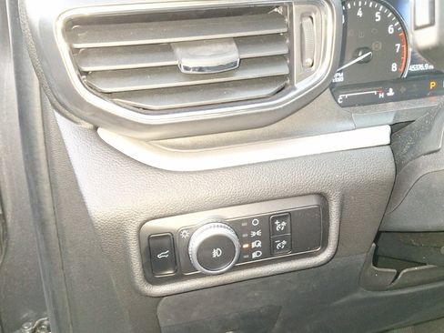 Used 2022 Ford Explorer XLT w/ Equipment Group 202A image 9