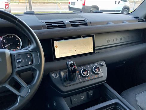 Used 2023 Land Rover Defender 90 X-Dynamic SE image 6