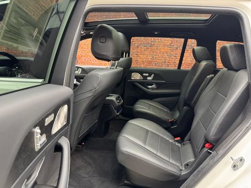 Used 2023 Mercedes-Benz GLS 450 4MATIC image 24