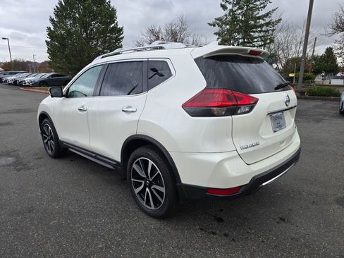 Used 2018 Nissan Rogue SL w/ Premium Package image 5