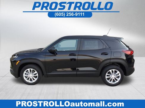 New 2026 Chevrolet TrailBlazer LS w/ LS Convenience Package AWD/4WD image 1