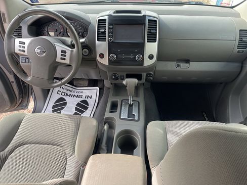 Used 2019 Nissan Frontier SV image 12