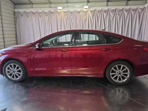 Used 2017 Ford Fusion SE w/ Fusion SE Technology Package FWD image 6