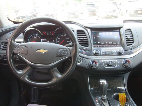 Used 2019 Chevrolet Impala LT FWD image 5