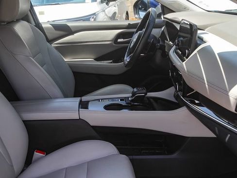 Used 2023 Nissan Rogue SL w/ SL Premium Package FWD image 17