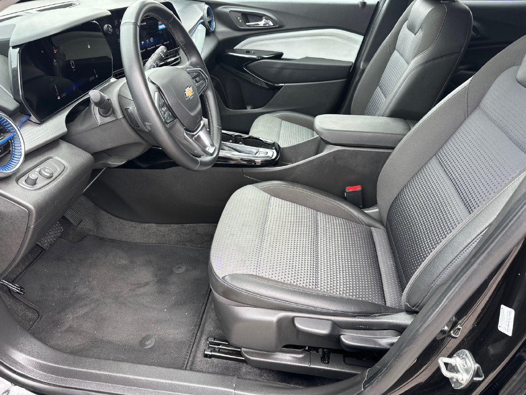 Used 2025 Chevrolet Trax LT w/ LT Convenience Package FWD image 9