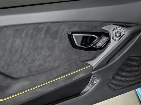 Used 2021 Lamborghini Huracan EVO RWD image 22