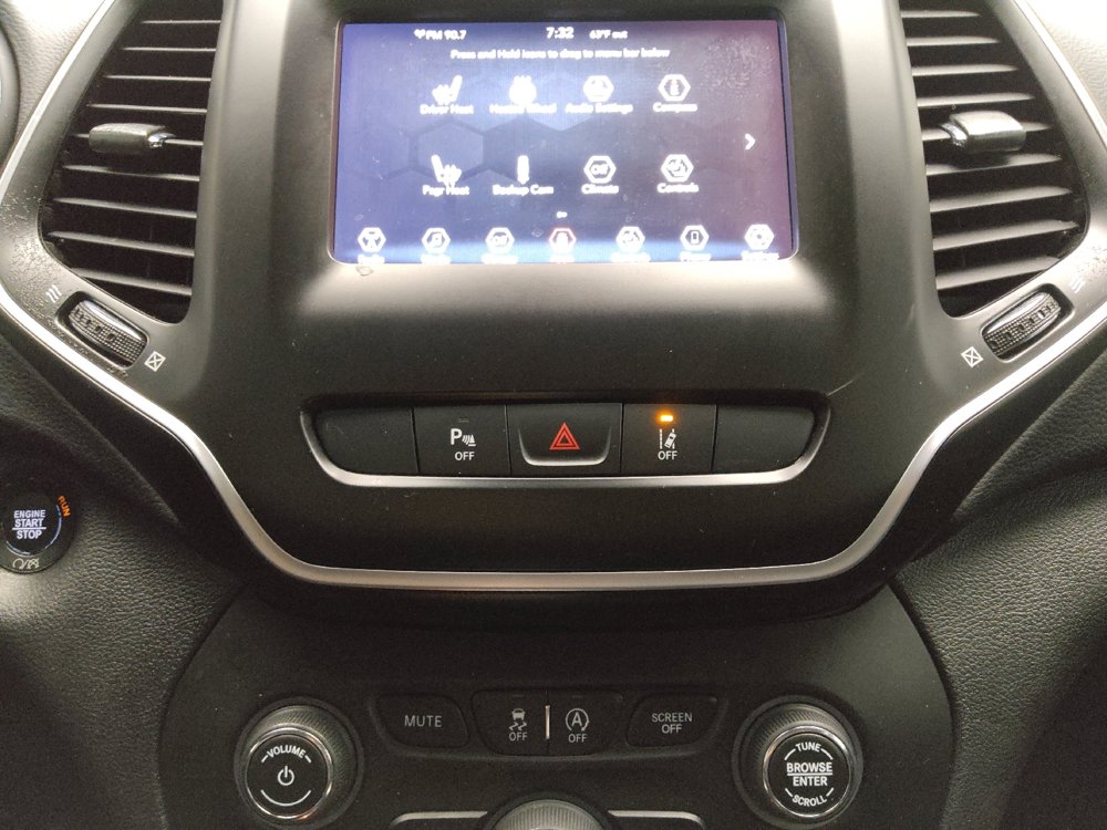 Used 2021 Jeep Cherokee Latitude Plus FWD image 25