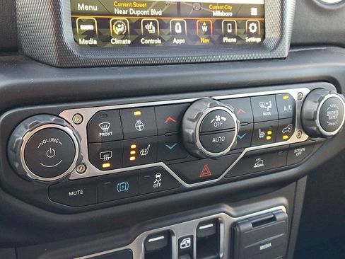 Used 2023 Jeep Wrangler Sahara w/ Cold Weather Group image 15