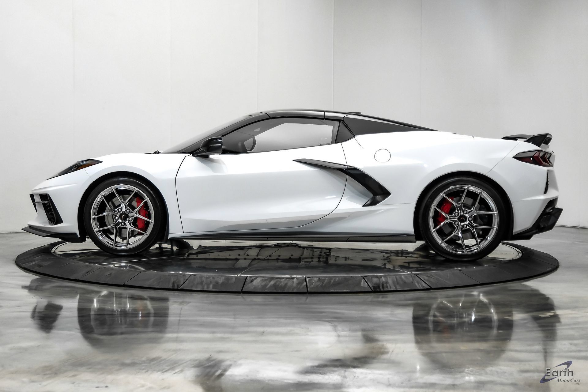 Used 2024 Chevrolet Corvette Stingray Premium Conv w/ Z51 Performance Package RWD image 9