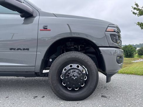 New 2026 RAM 3500 Laramie AWD/4WD image 22