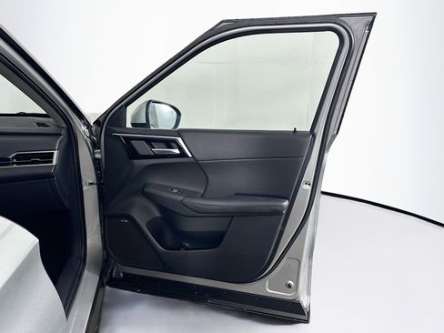 Used 2025 Mitsubishi Outlander SE image 34