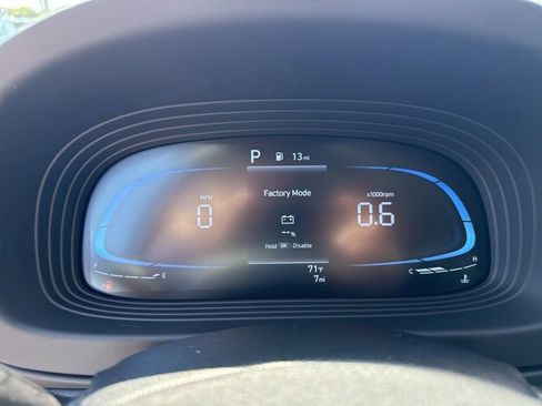 Certified 2025 Hyundai Venue SE image 23