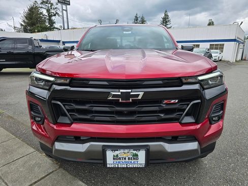 Used 2026 Chevrolet Colorado Z71 w/ Technology Package AWD/4WD image 2
