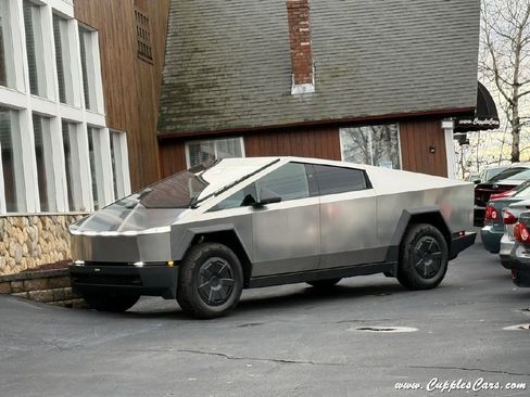 Used 2025 Tesla Cybertruck AWD Crew Cab image 2